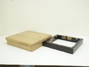 漆塗菊桐蒔絵炉縁（保護箱）